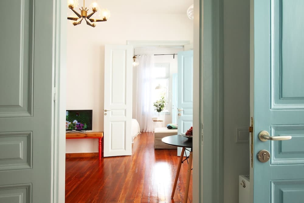 Live in Athens, Thiseio Historic House