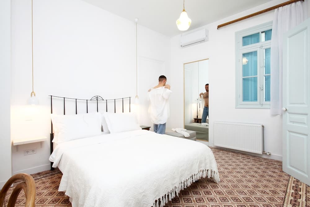 Live in Athens, Thiseio Historic House