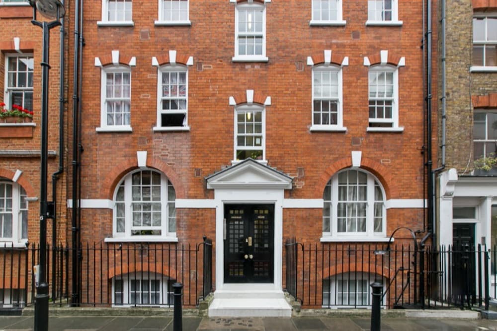 Eson2 - 1 bedroom flat next to Oxford Street