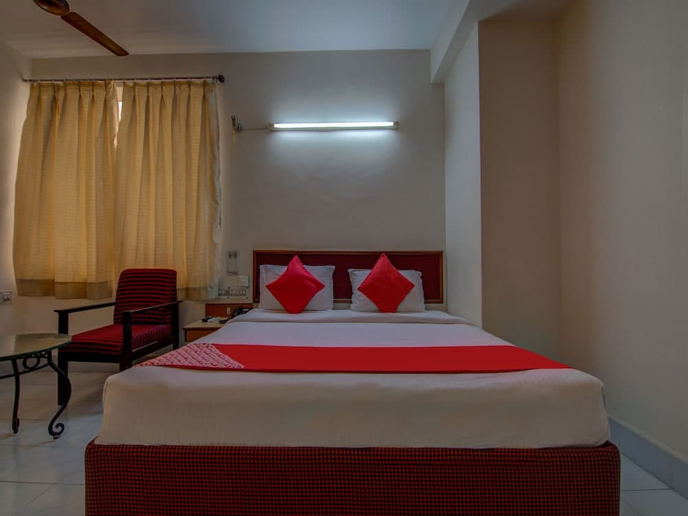 OYO 14670 Saaket Residency