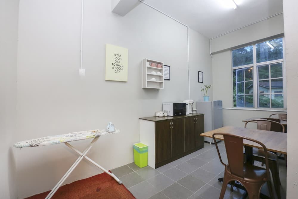 SPOT ON 89751 Bed Station Guest House - Hostel