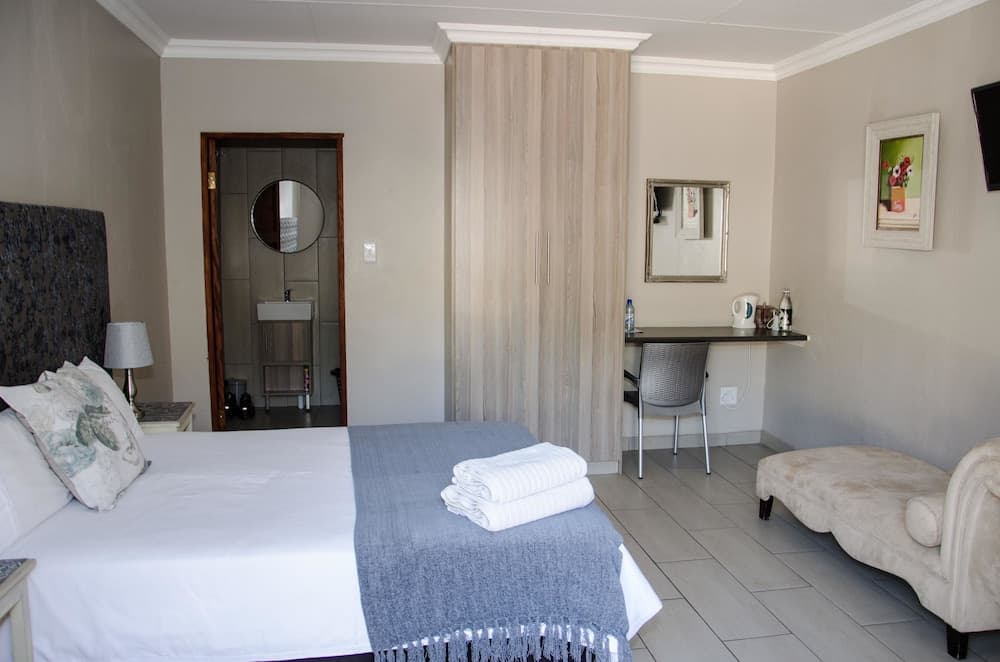 Four Seasons Guesthouses