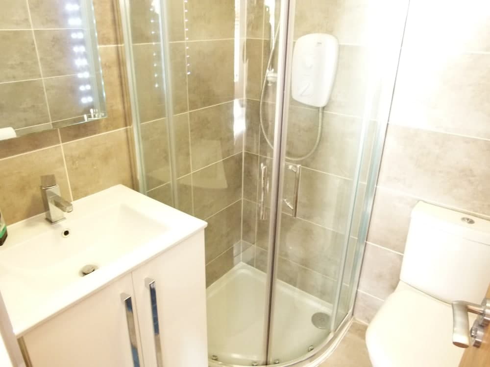 SS Property Hub - City of London Studio Apartment 12