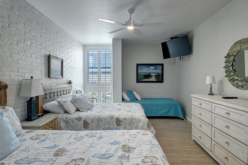 Channelview 206 2 Bedroom Condo by Redawning