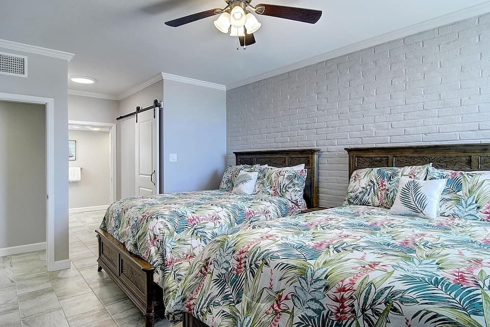 Channelview 107 2 Bedroom Condo by Redawning