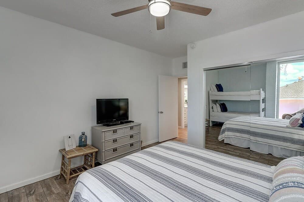 Channelview 118 2 Bedroom Condo by Redawning