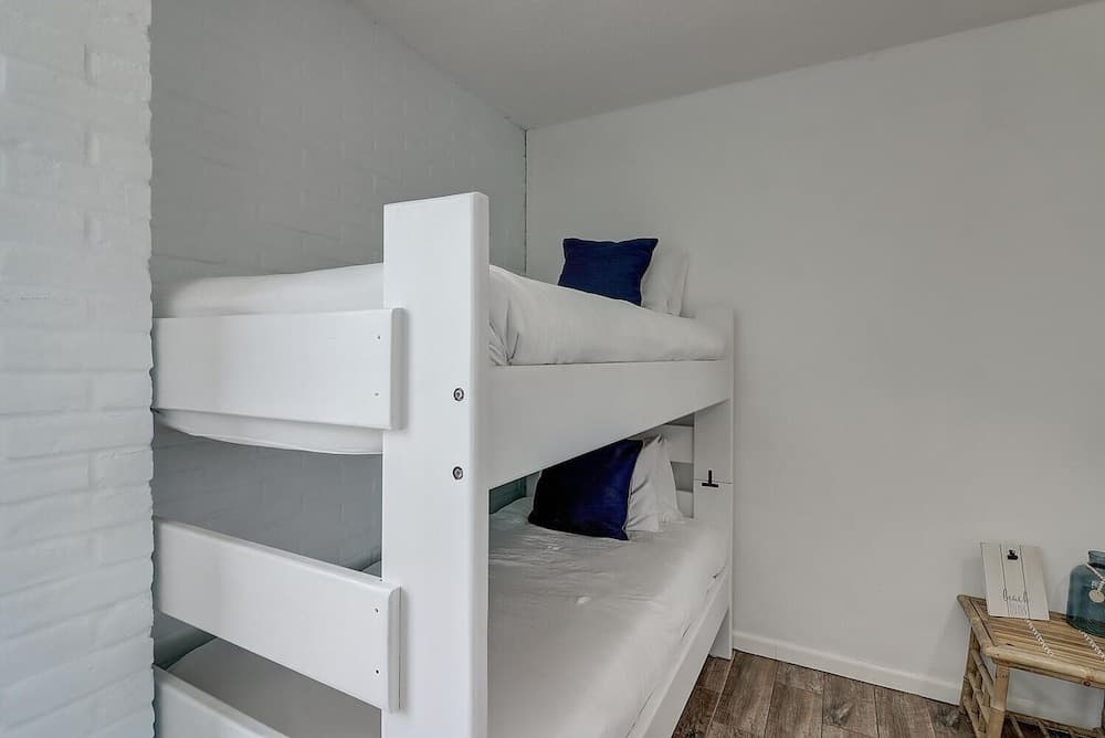 Channelview 118 2 Bedroom Condo by Redawning