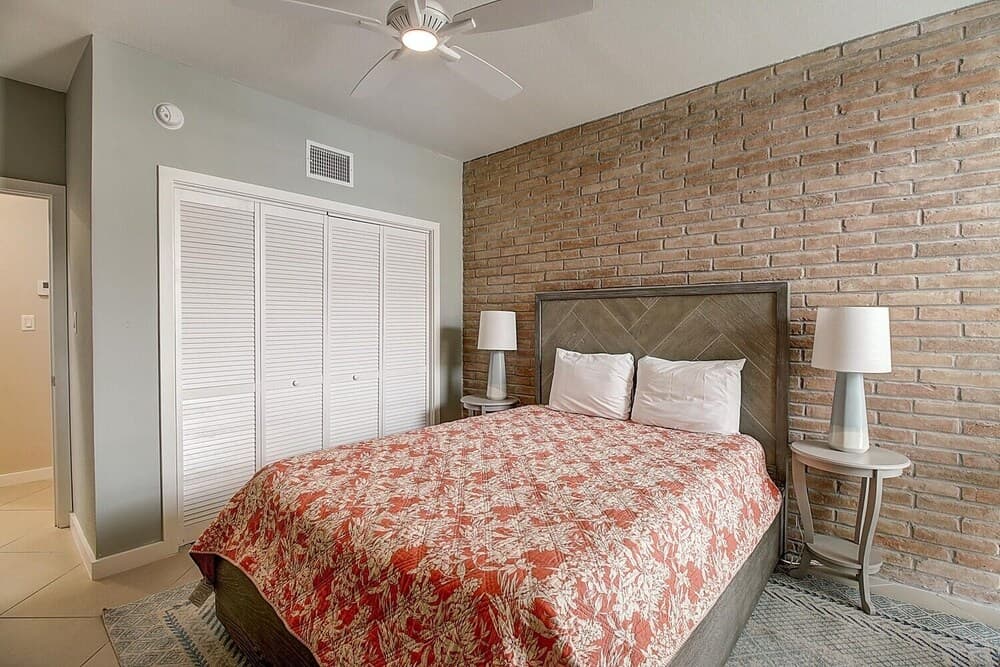 Channelview 204 1 Bedroom Condo by Redawning