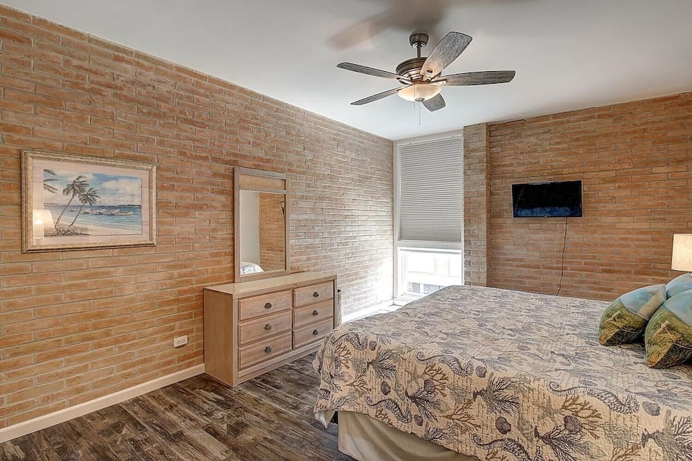 Channelview 213 2 Bedroom Condo by Redawning