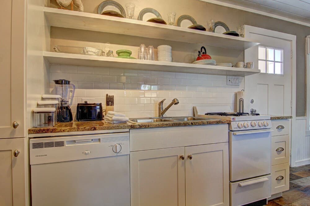 Spring Showers Ss523g Studio Bedroom Cottage by Redawning