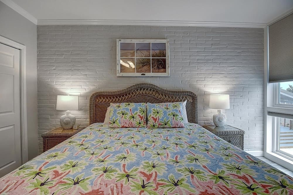 Channelview 108 2 Bedroom Condo by Redawning