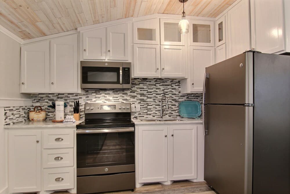 Tranquil Breeze 201b Studio Bedroom Cabin by Redawning