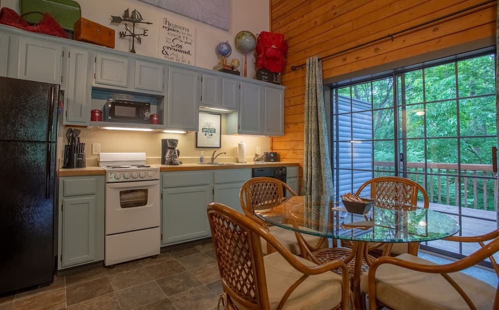 Day Dreamer 2 Bedroom Duplex by Redawning