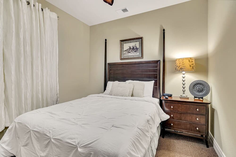 Stayin Classy 2 Bedroom Condo by Redawning