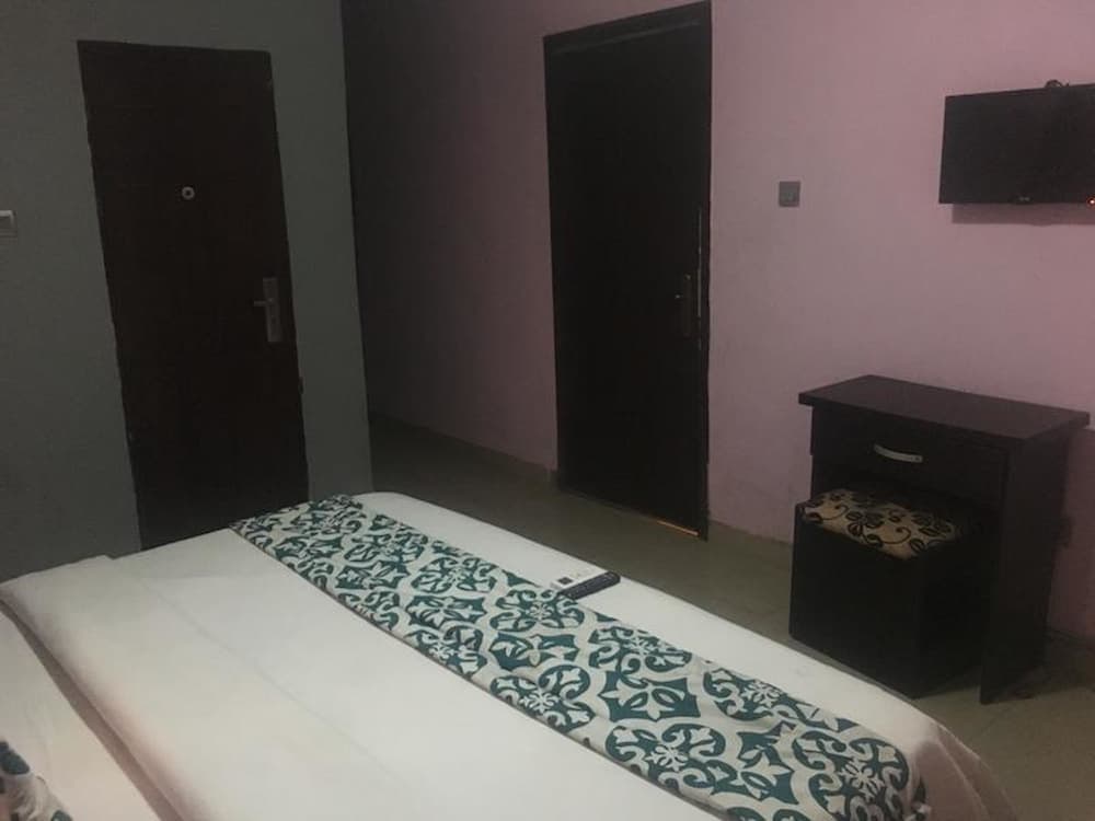 Warike Hotel and Suites