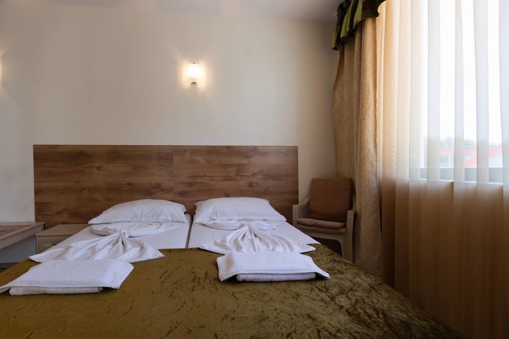 Studio for Family with Kitchenette and Pool view