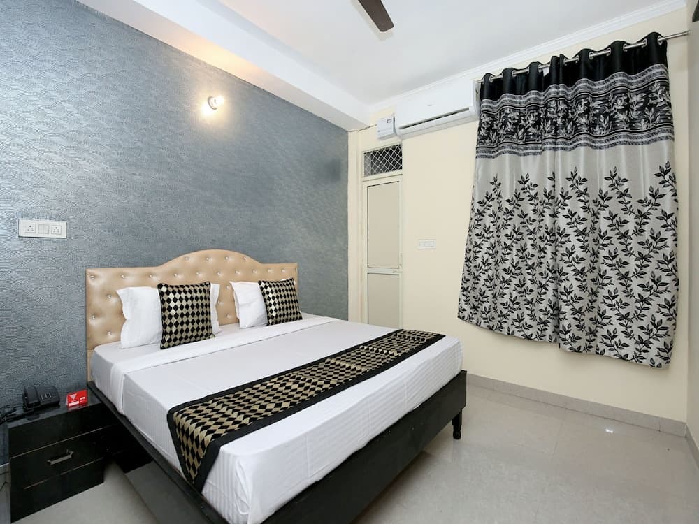 OYO 12745 Hotel Red House