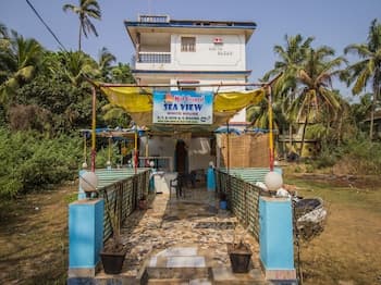 OYO 13147 Home Studio With Balcony Morjim Beach