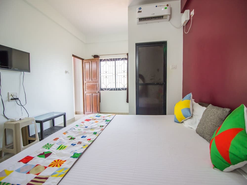 OYO 13203 Home Bright Studio Near Morjim Beach