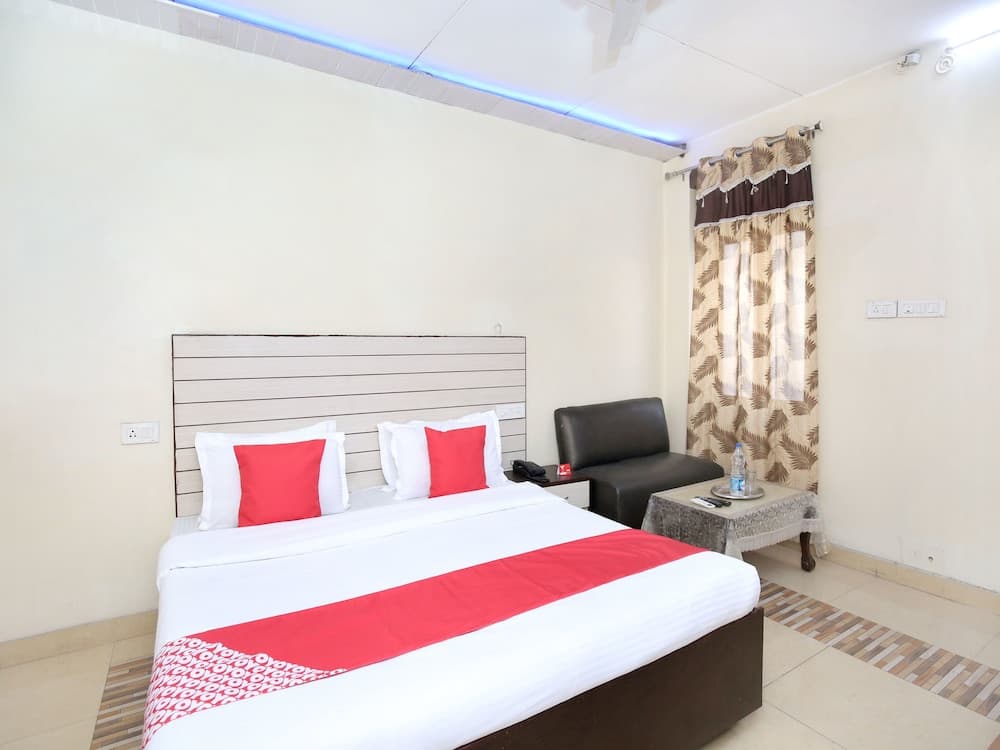 OYO 11595 Hotel Roxy