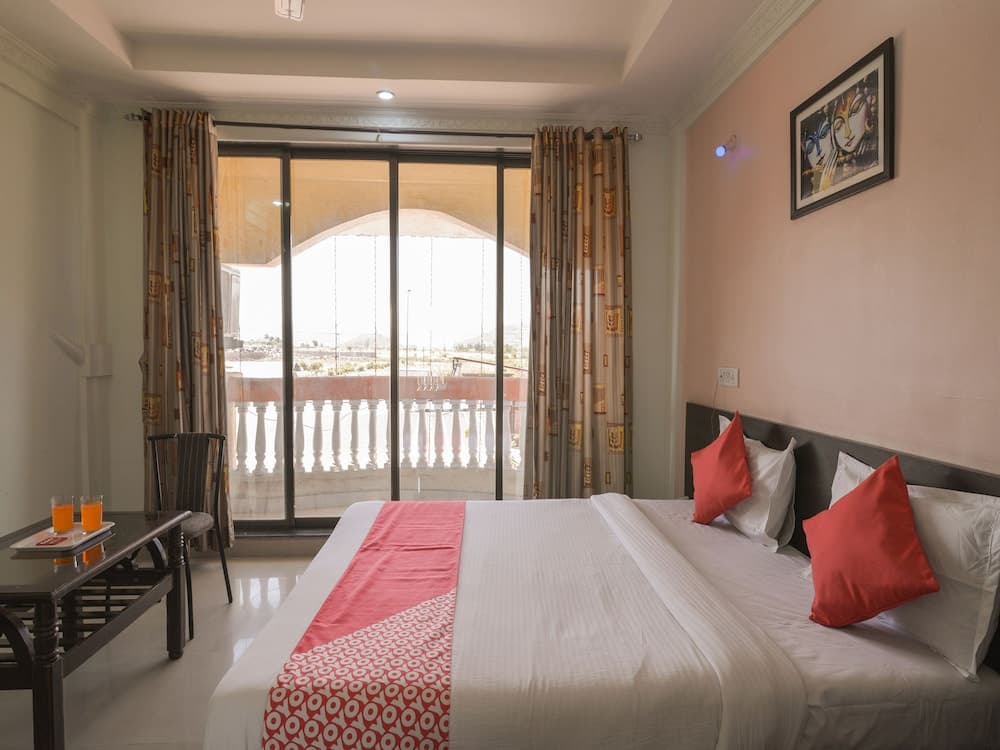 OYO 13151 Hotel Om Palace