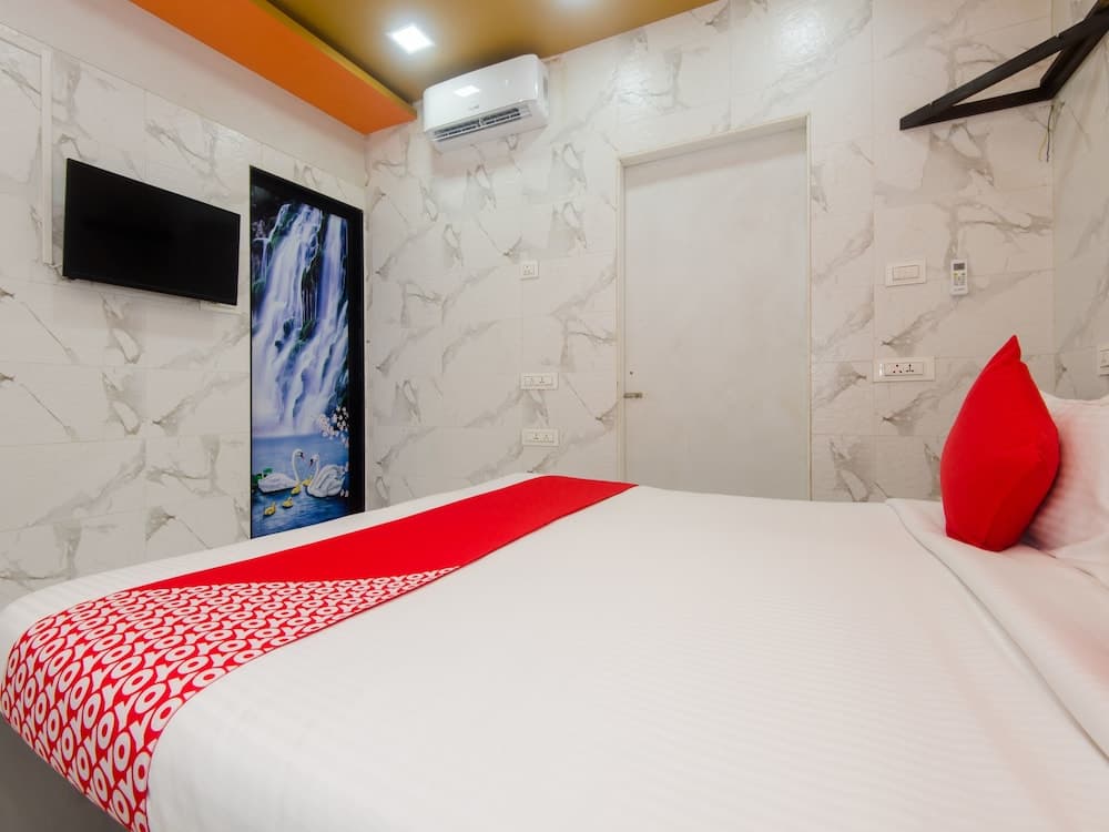 OYO 13601 Madam Re Hospitality Bhandup