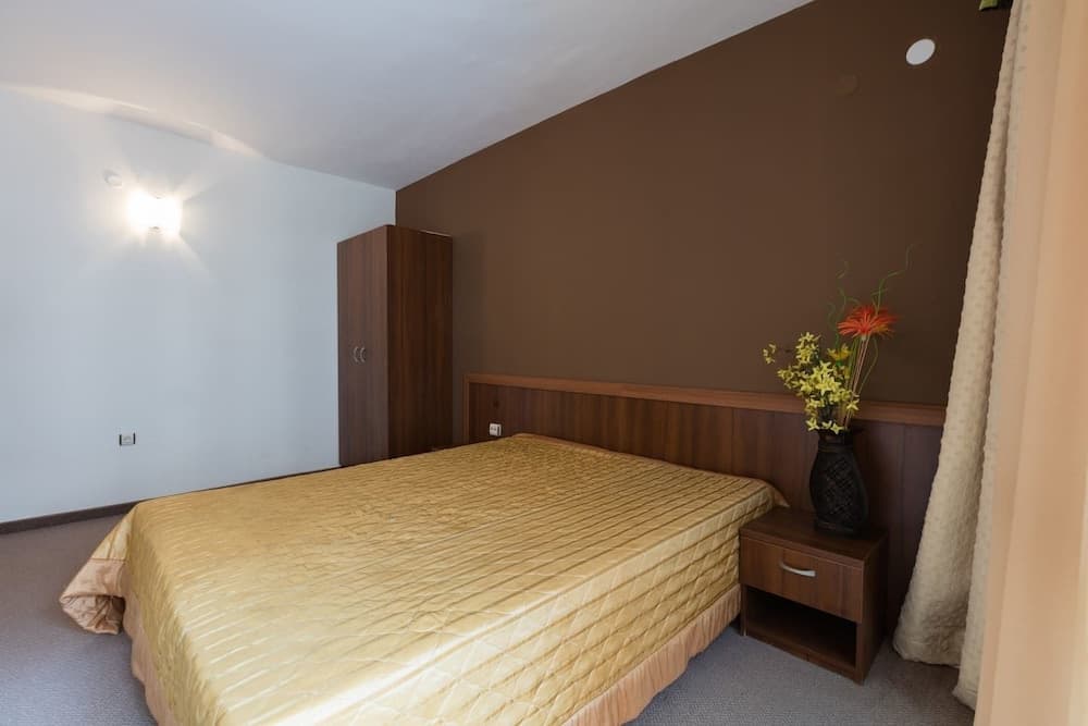 One Bedroom Apartment with Balcony