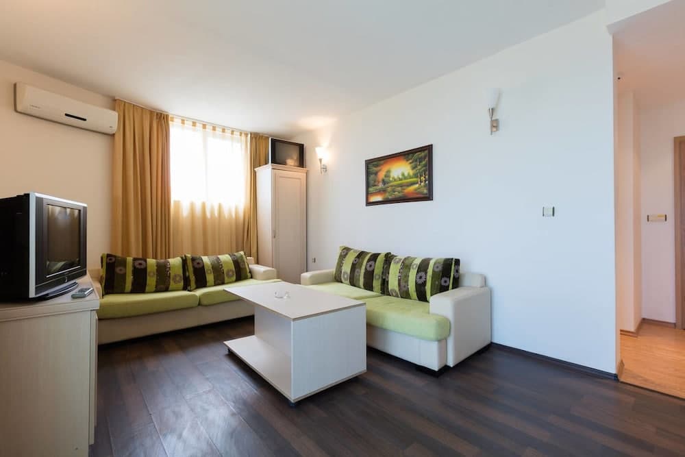 One Bedroom Apartment with Balcony in Avalon Complex