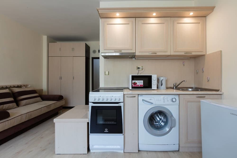 Studio with Balcony and Pool View