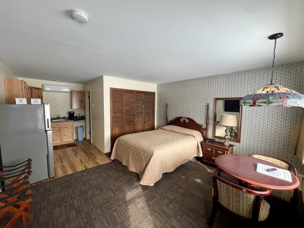 Sara Placid Inn & Suites