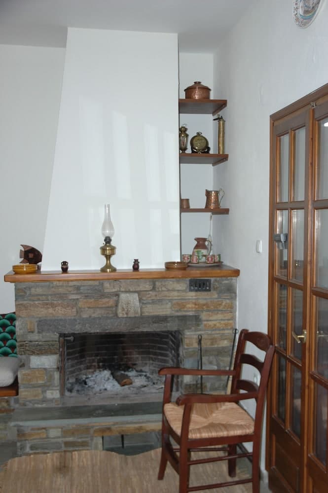 Split-level house in East Pelion