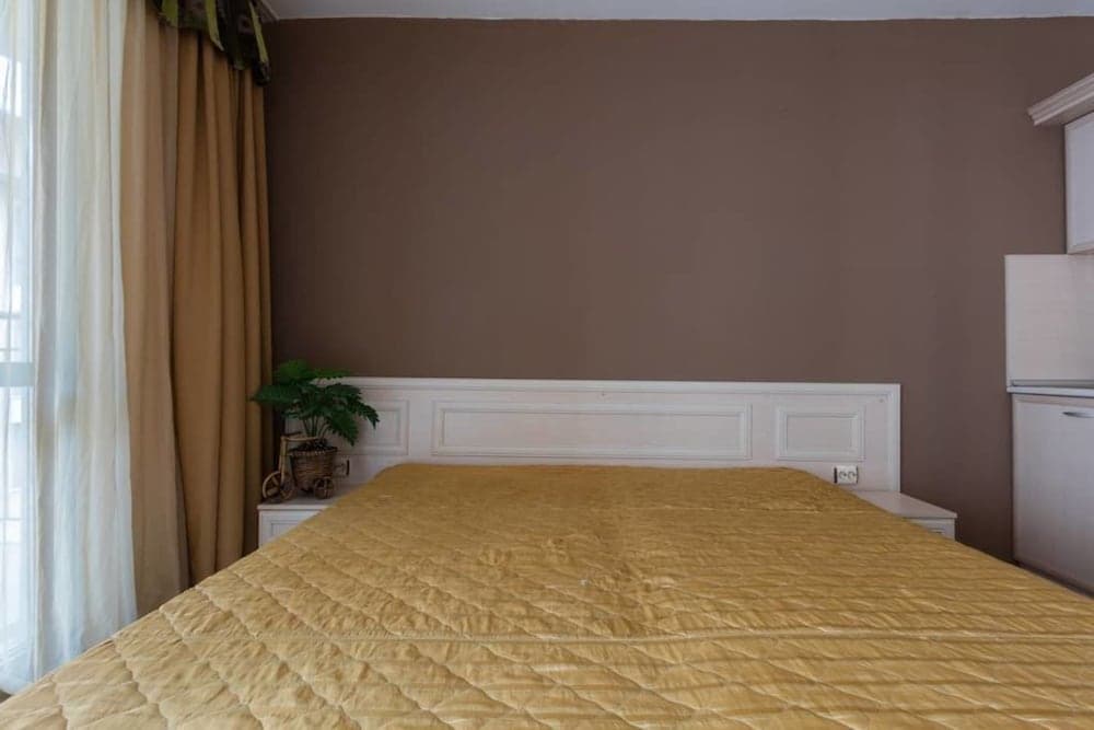 Quiet Studio in Avalon complex