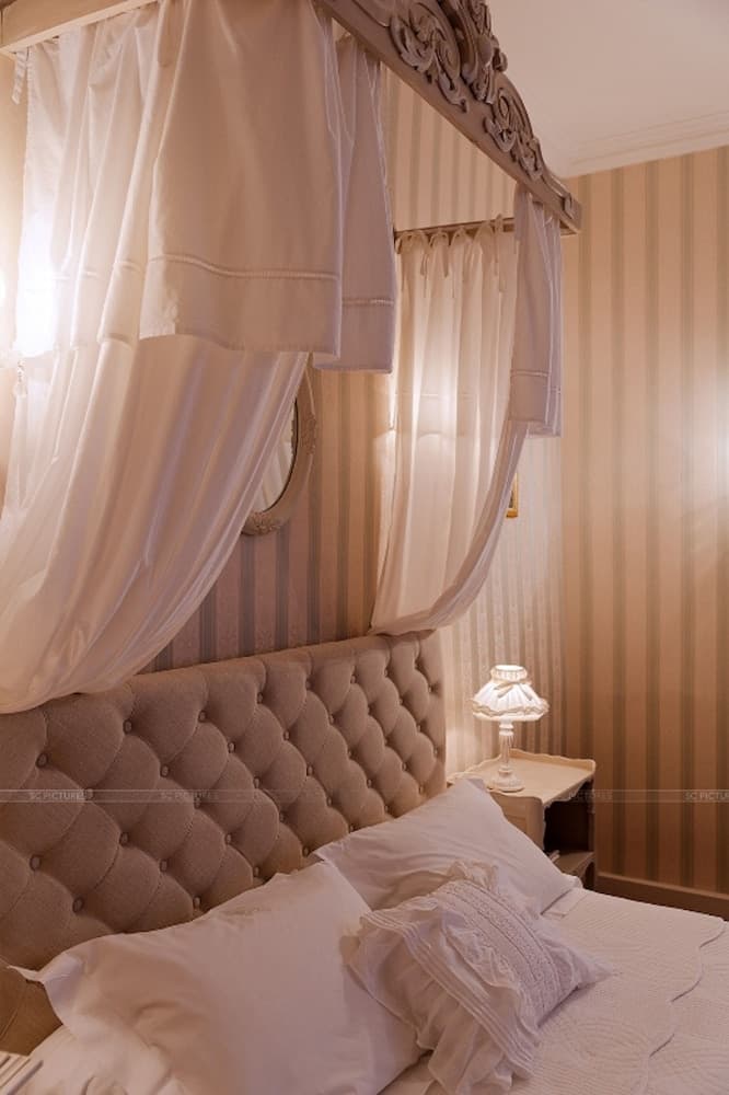 Maison Du Prince De Conde