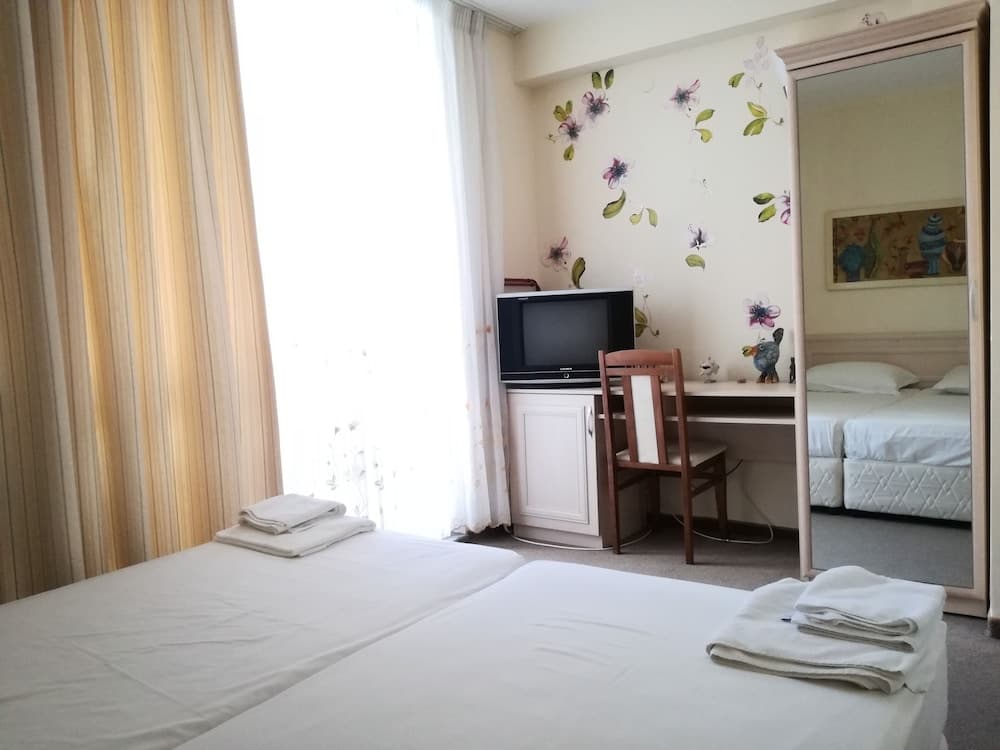 Two Bedroom Apartment with Kitchen