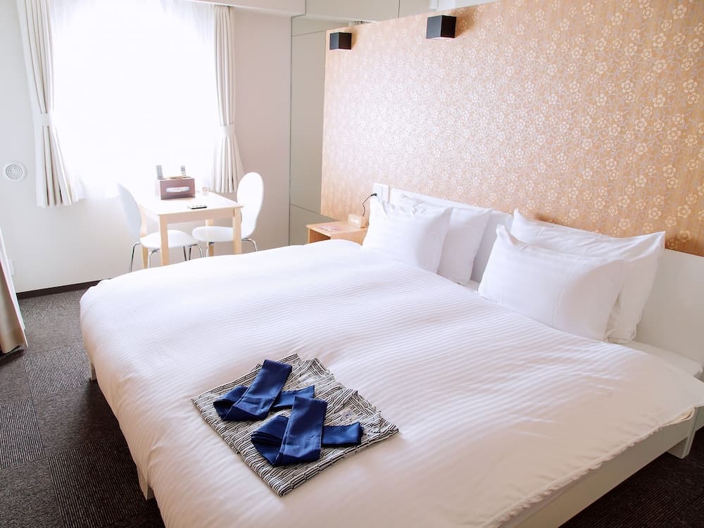 Matsuishi Shijo Karasuma Hostel