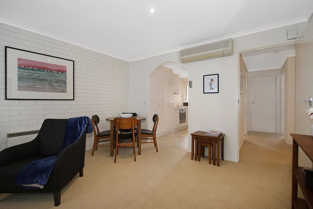 Woody's In Central Bright