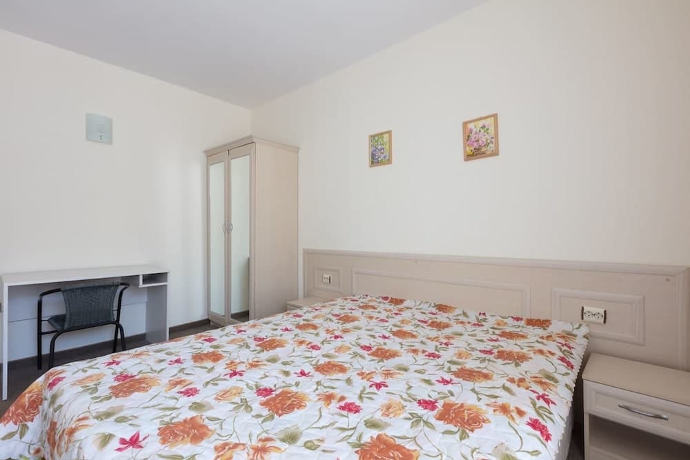 Two Bedroom Apartment with Kitchen