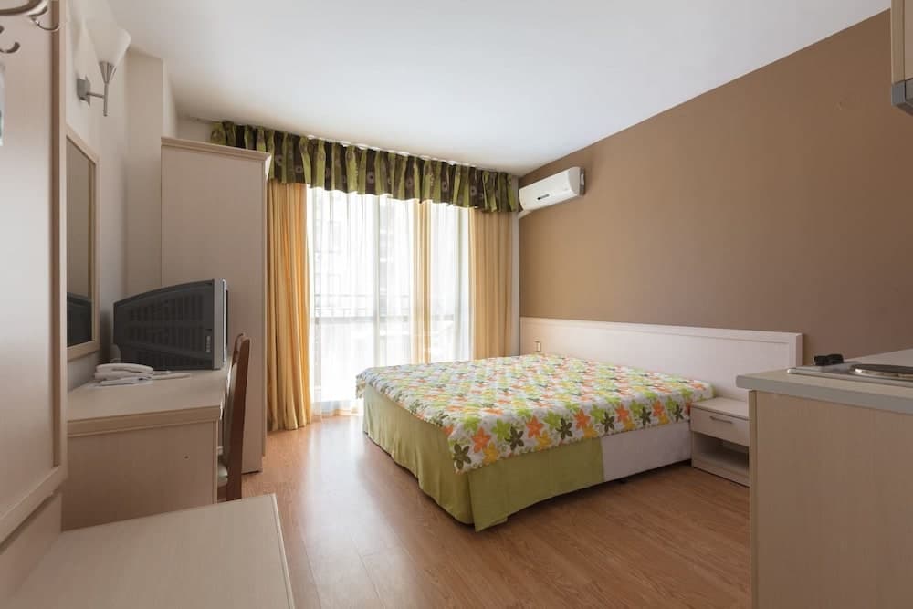 Cosy Studio with Kitchen & Balcony