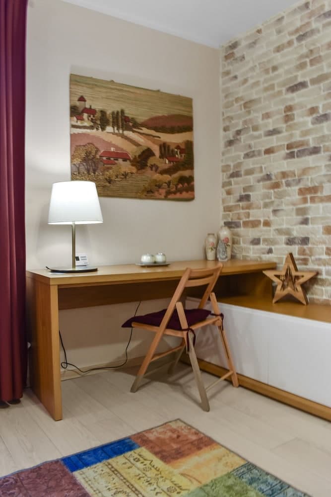 Piata Sfatului Studio