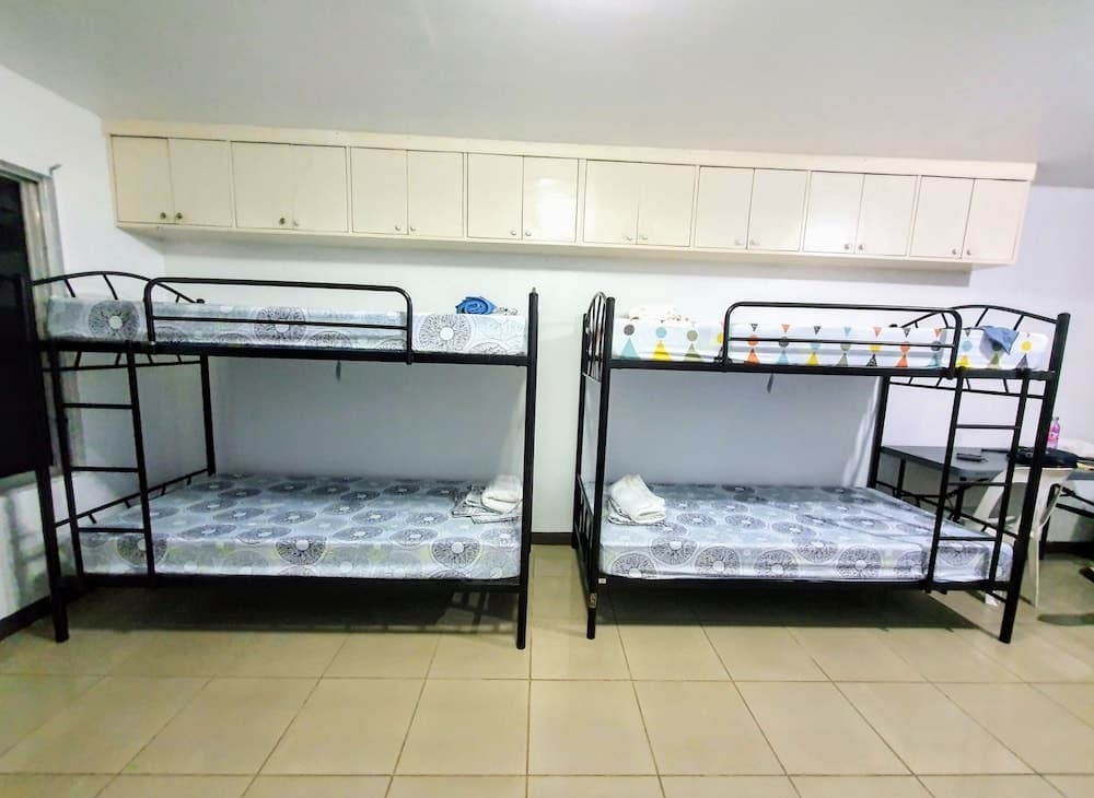 SR Hostel - Adults Only