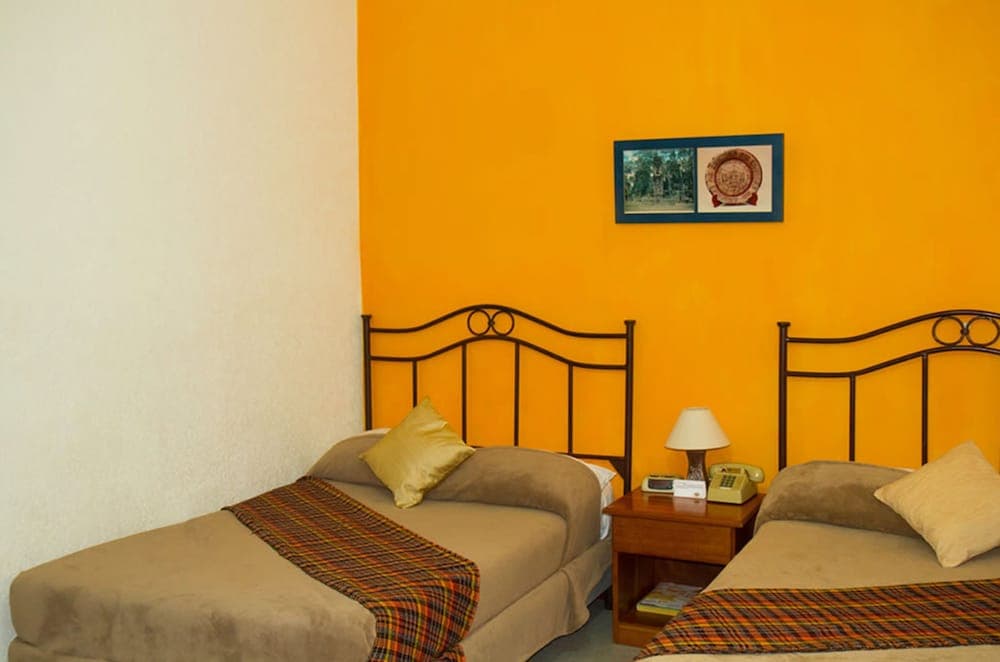 Hotel Casa Flores De Tikal