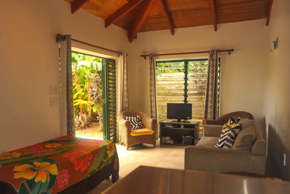 Dorothy's Muri Beach Bungalows