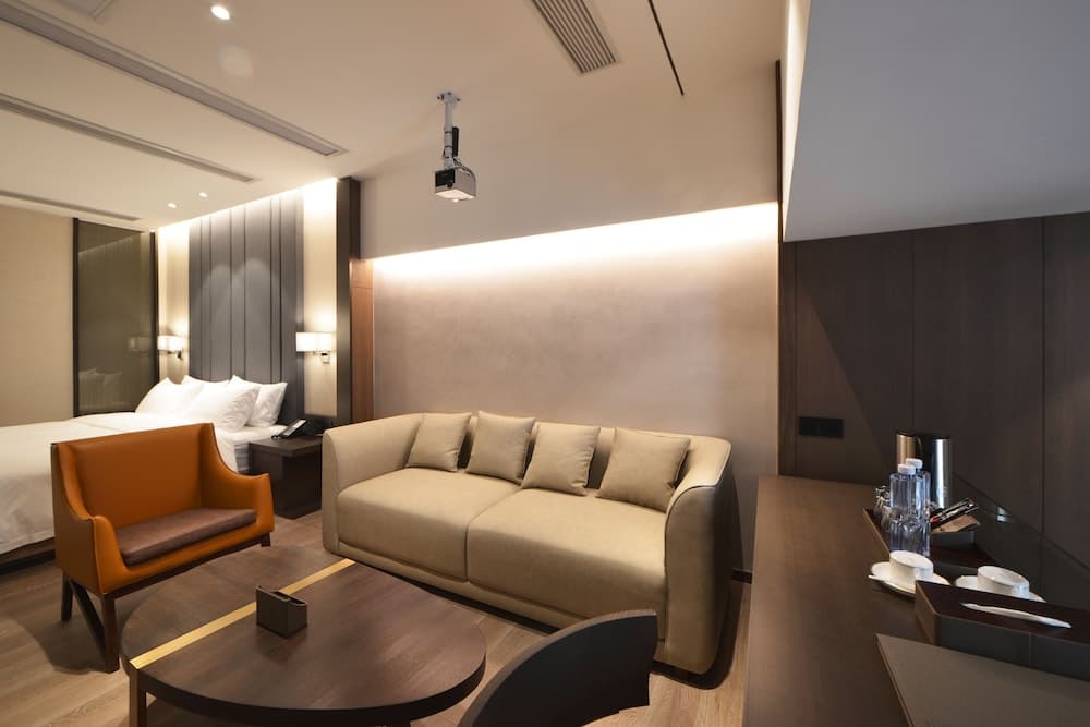 KuanRong Luxury Suites Hotel - Daping Times Square