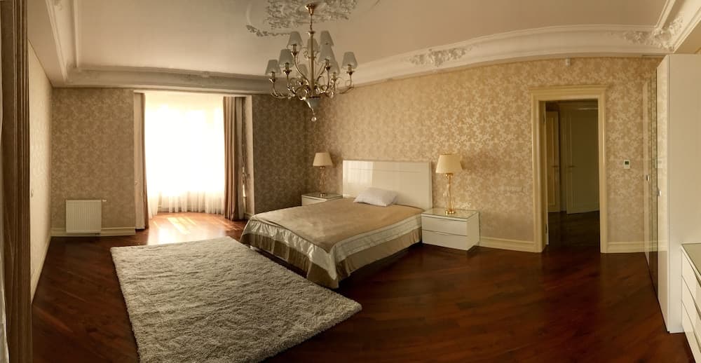 Luxury Condominium. Kiev center.