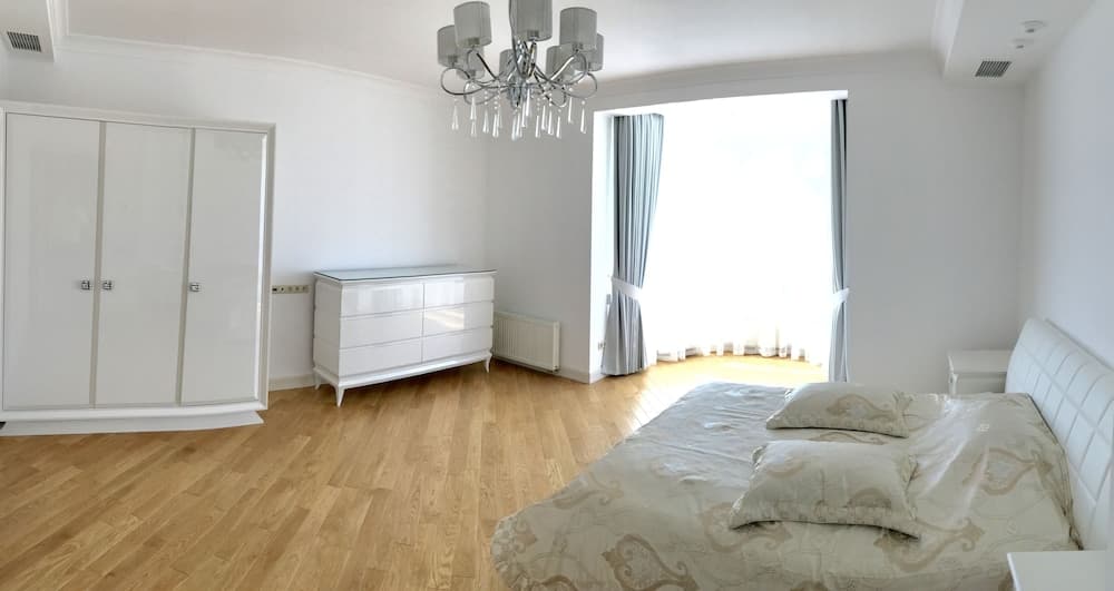 Luxury Condominium. Kiev center.