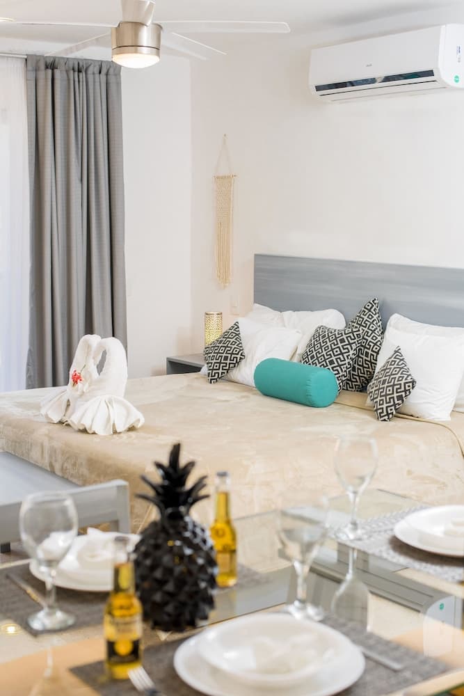 5th Coral Suite by Ixchel