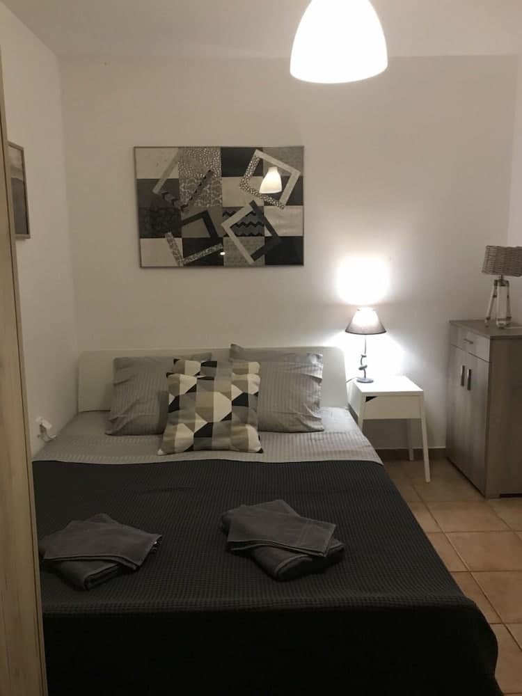 Stunning sea-front maisonette