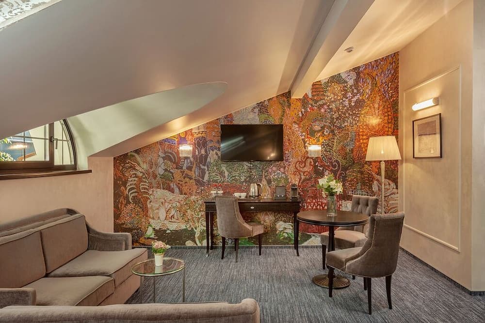 Seasons Boutique Hotel