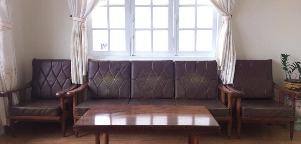 All Aboard Hostel & Cafe