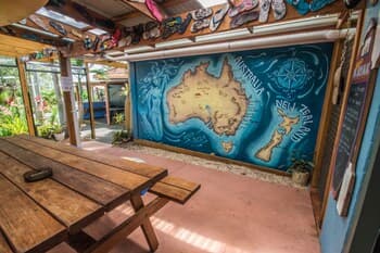 Ozzie Pozzie Backpackers - YHA